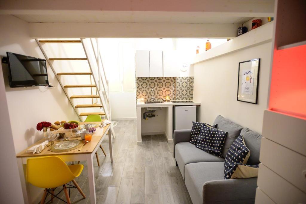 Central Guest House เนเปิลส์ ภายนอก รูปภาพ
