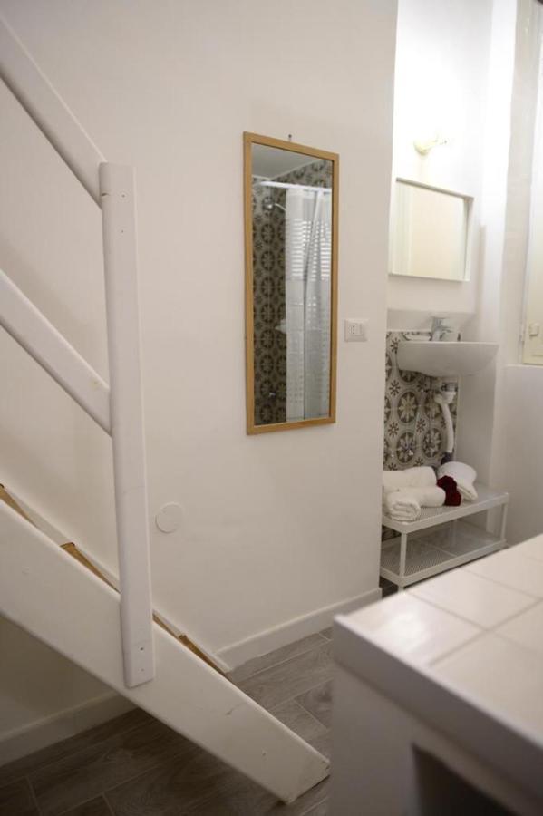 Central Guest House เนเปิลส์ ภายนอก รูปภาพ